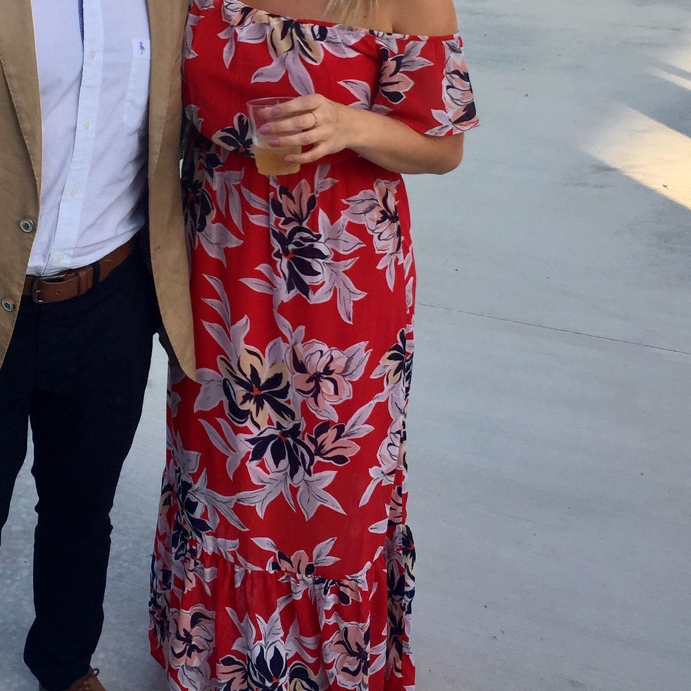Red Floral off the shoulder maxi dress - Picture 4 of 4